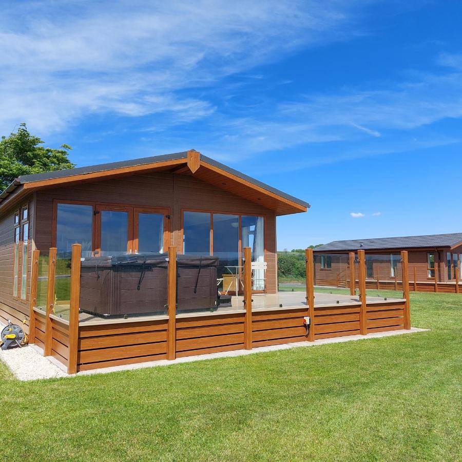 Luxury Family Beechwood Lodge With Hot Tub Lochwinnoch Luaran gambar