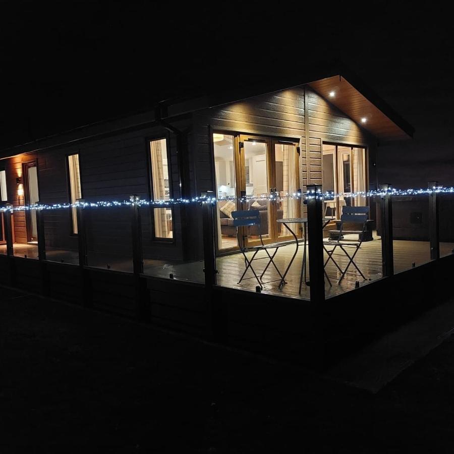Luxury Family Beechwood Lodge With Hot Tub Lochwinnoch Luaran gambar