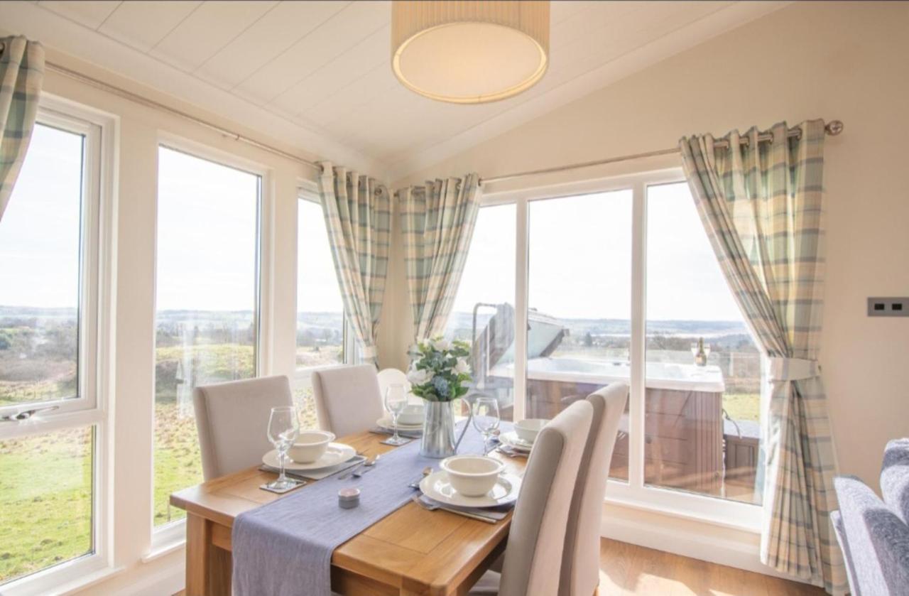 Luxury Family Beechwood Lodge With Hot Tub Lochwinnoch Luaran gambar