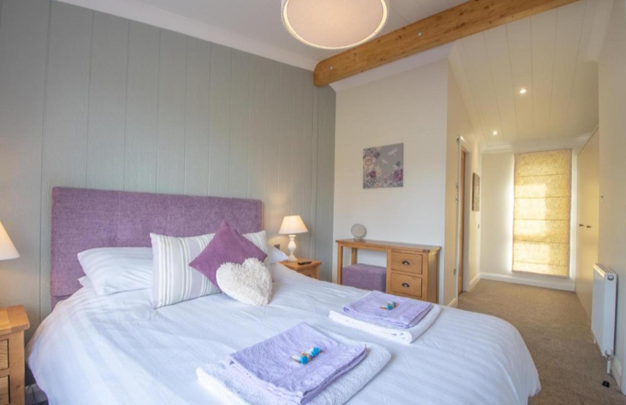 Luxury Family Beechwood Lodge With Hot Tub Lochwinnoch Luaran gambar