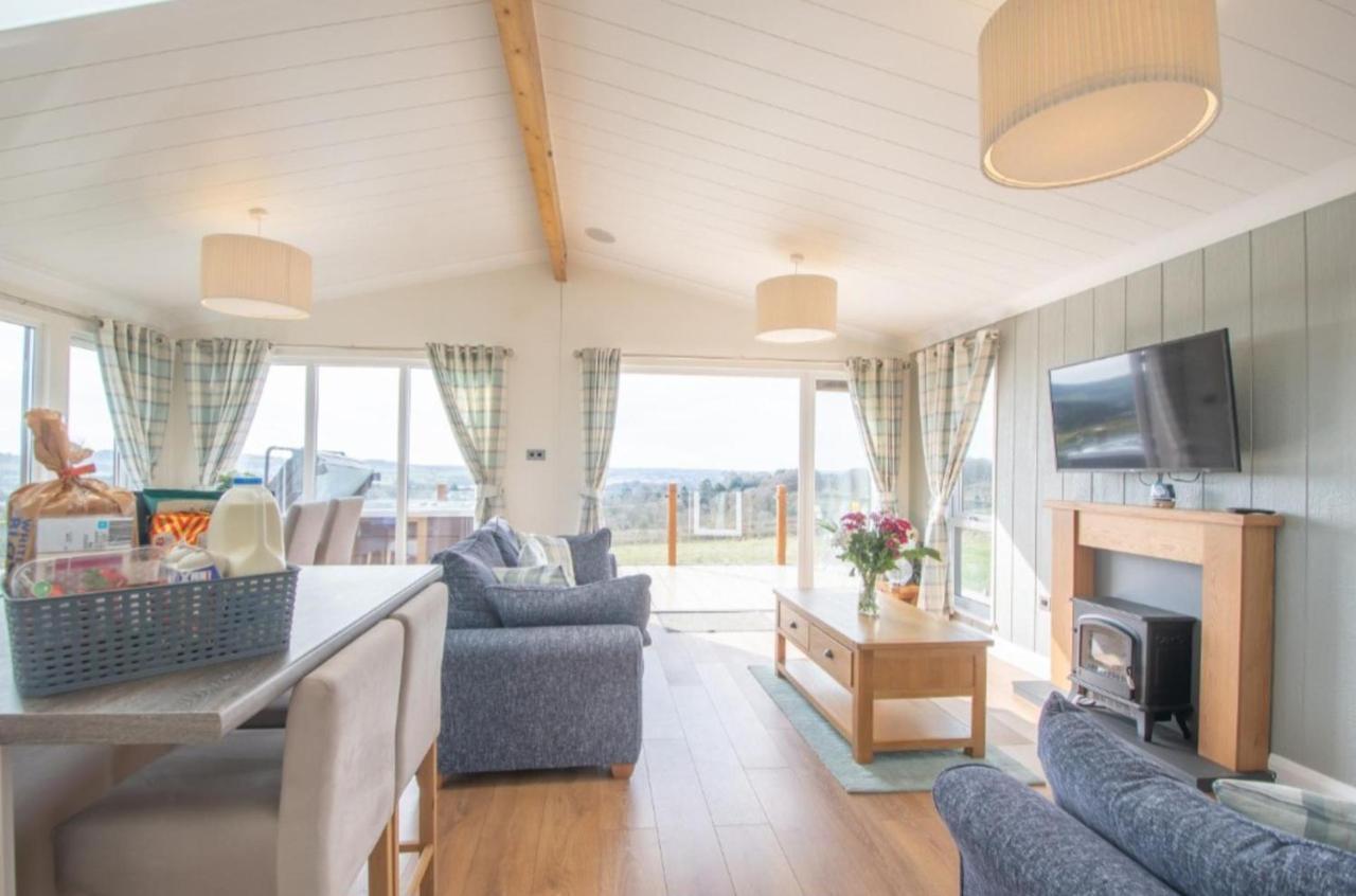 Luxury Family Beechwood Lodge With Hot Tub Lochwinnoch Luaran gambar