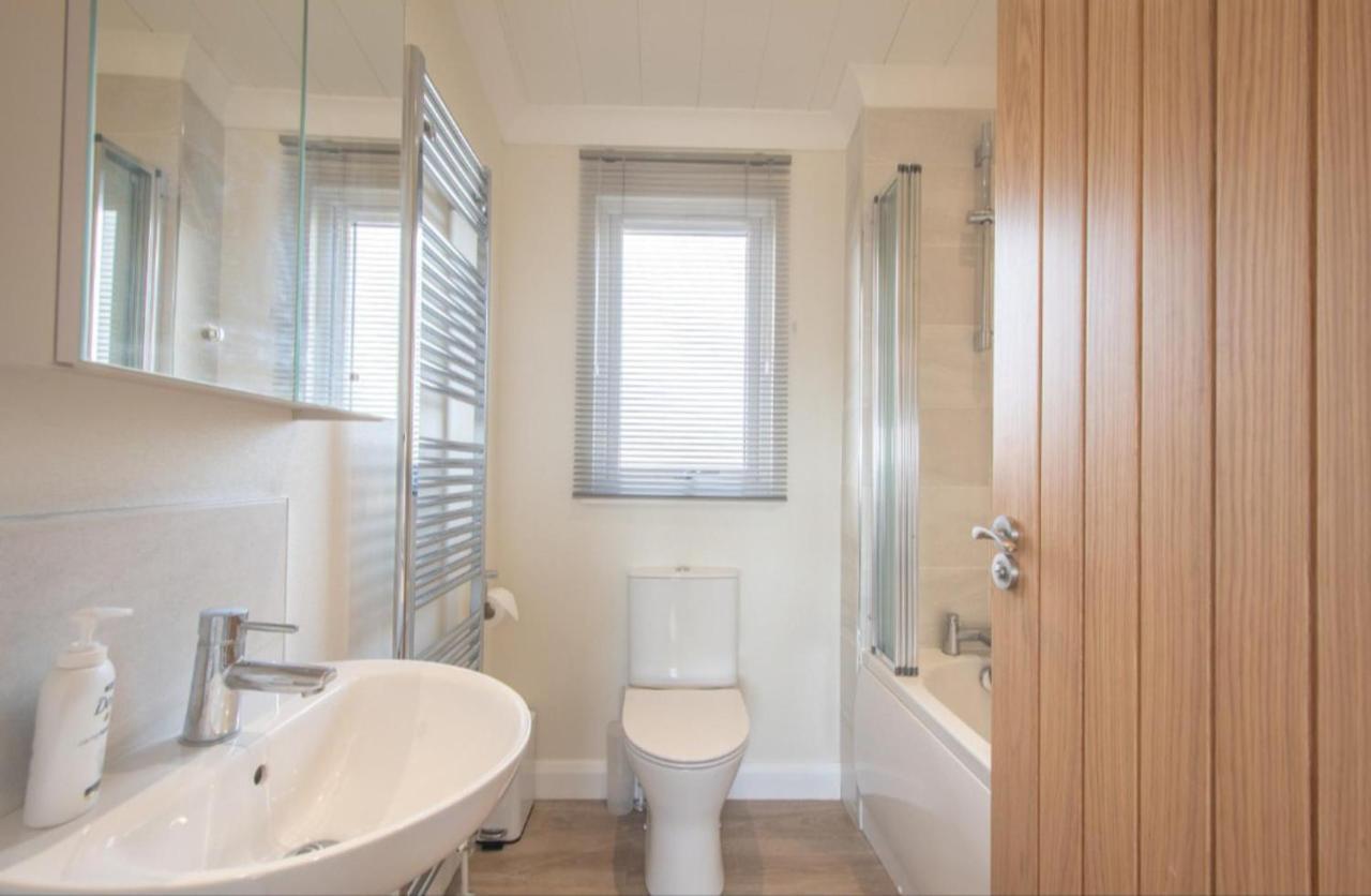 Luxury Family Beechwood Lodge With Hot Tub Lochwinnoch Luaran gambar