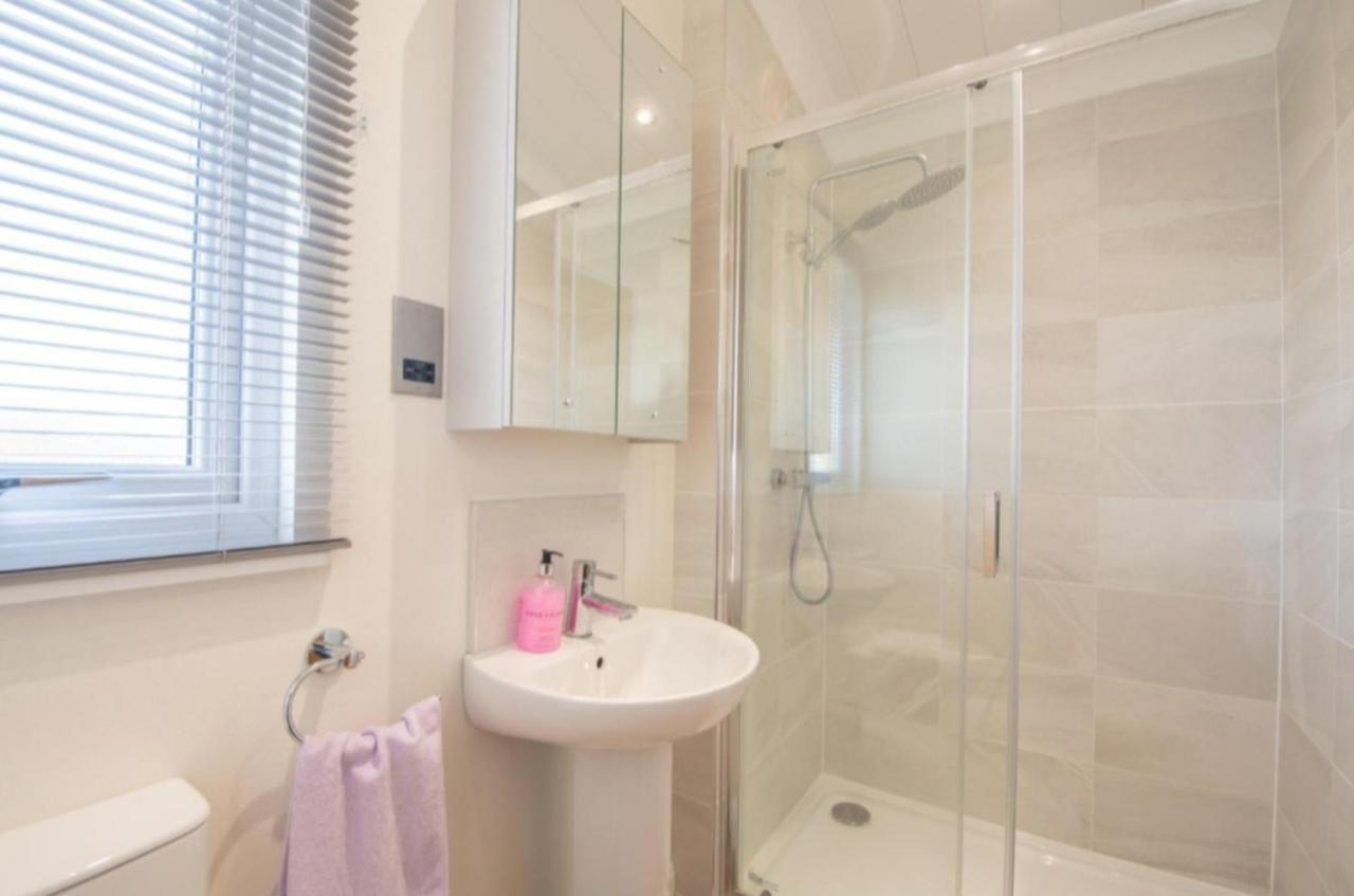 Luxury Family Beechwood Lodge With Hot Tub Lochwinnoch Luaran gambar
