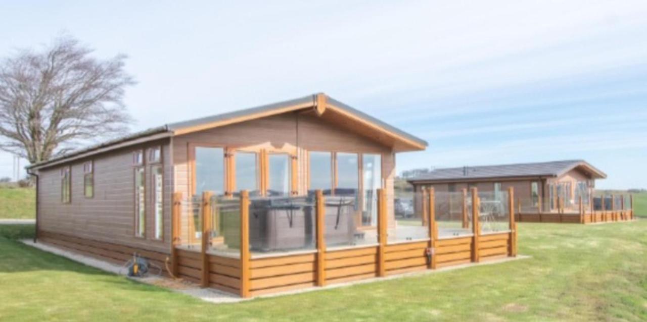 Luxury Family Beechwood Lodge With Hot Tub Lochwinnoch Luaran gambar