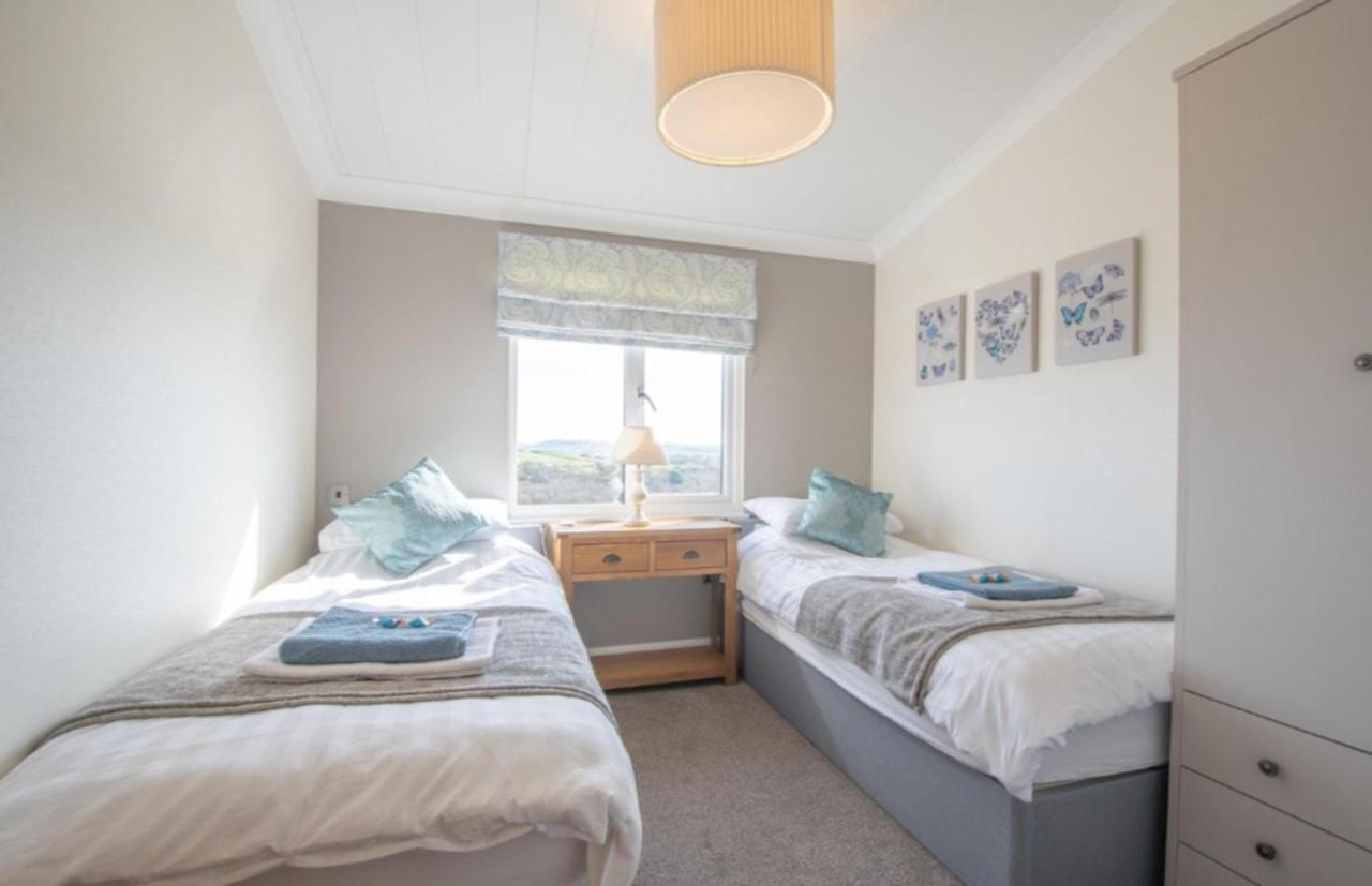Luxury Family Beechwood Lodge With Hot Tub Lochwinnoch Luaran gambar