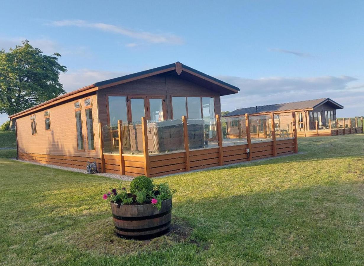 Luxury Family Beechwood Lodge With Hot Tub Lochwinnoch Luaran gambar